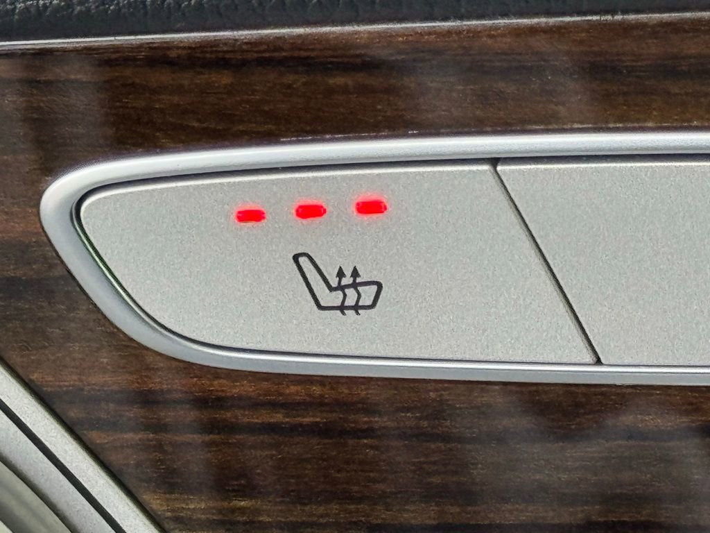 Used 2018 Mercedes-Benz C 300 Sedan image 32