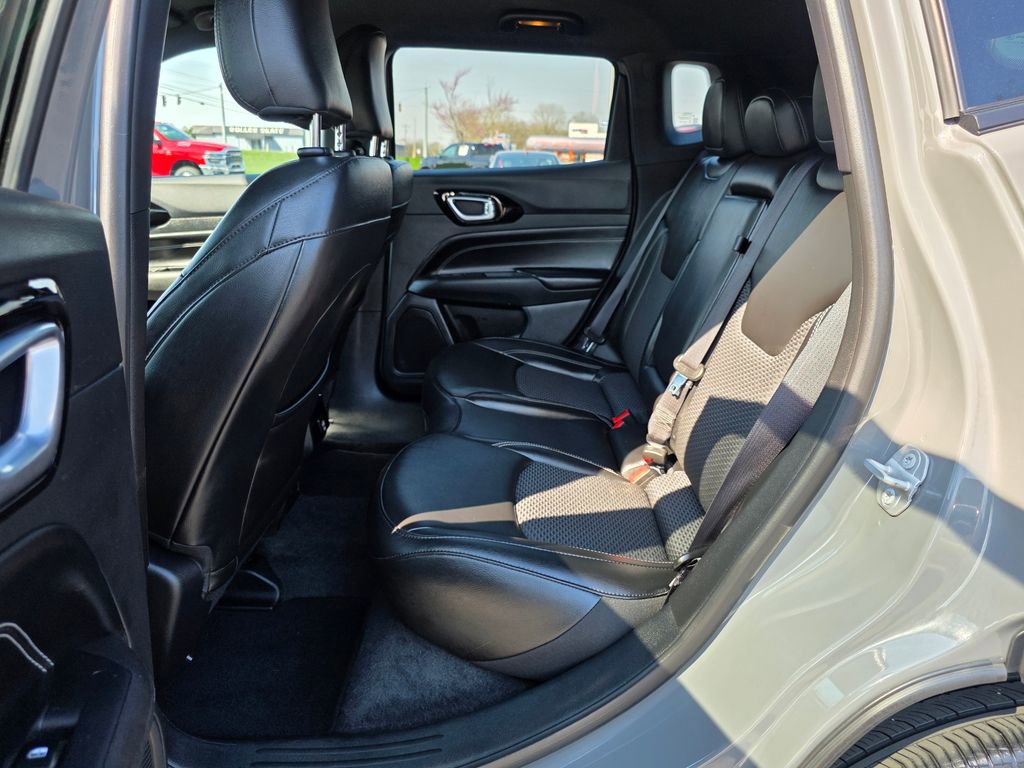 Used 2023 Jeep Compass Latitude AWD/4WD image 30