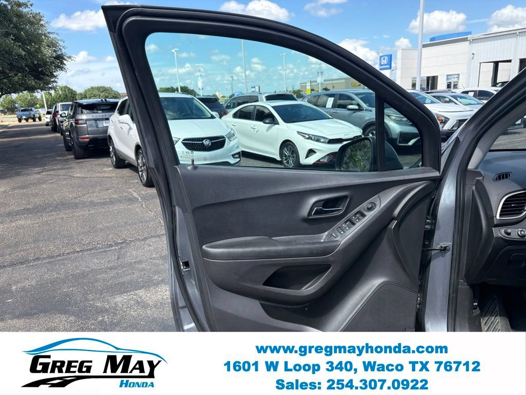Used 2020 Chevrolet Trax LS w/ Tint and Cruise Package FWD image 7