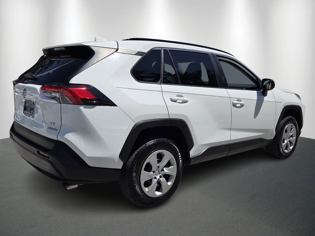 Used 2019 Toyota RAV4 LE FWD image 7