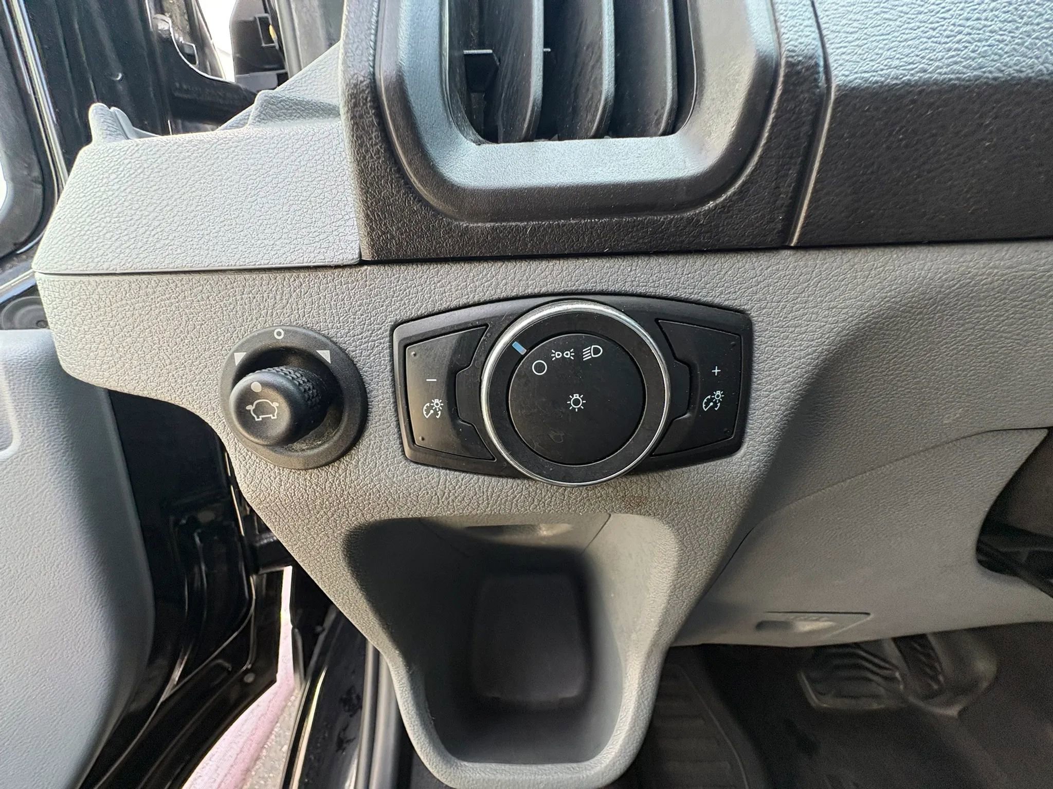Used 2016 Ford Transit 250 148 Medium Roof RWD image 13