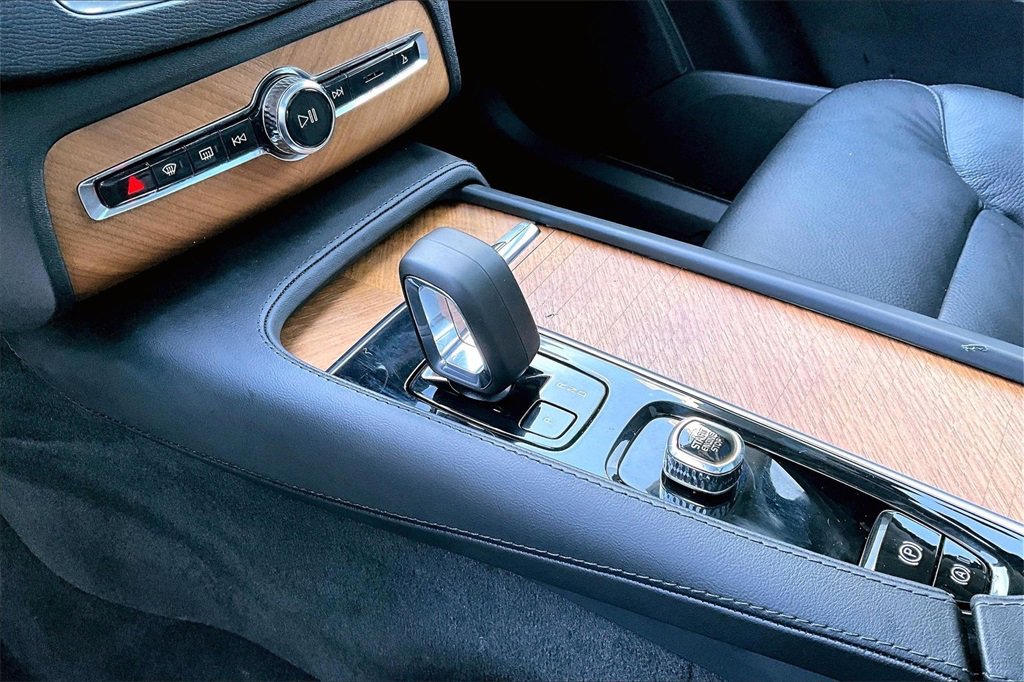 Used 2024 Volvo XC90 B6 Plus w/ Protection Package Premier image 18