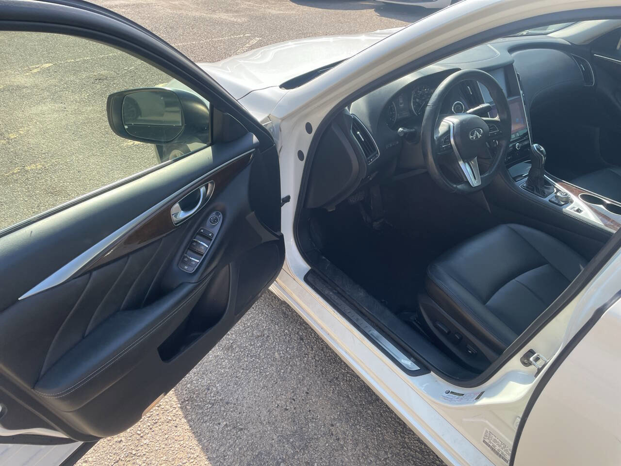 Used 2018 INFINITI Q50 Luxe w/ Essential Package (3.0T Luxe) image 10