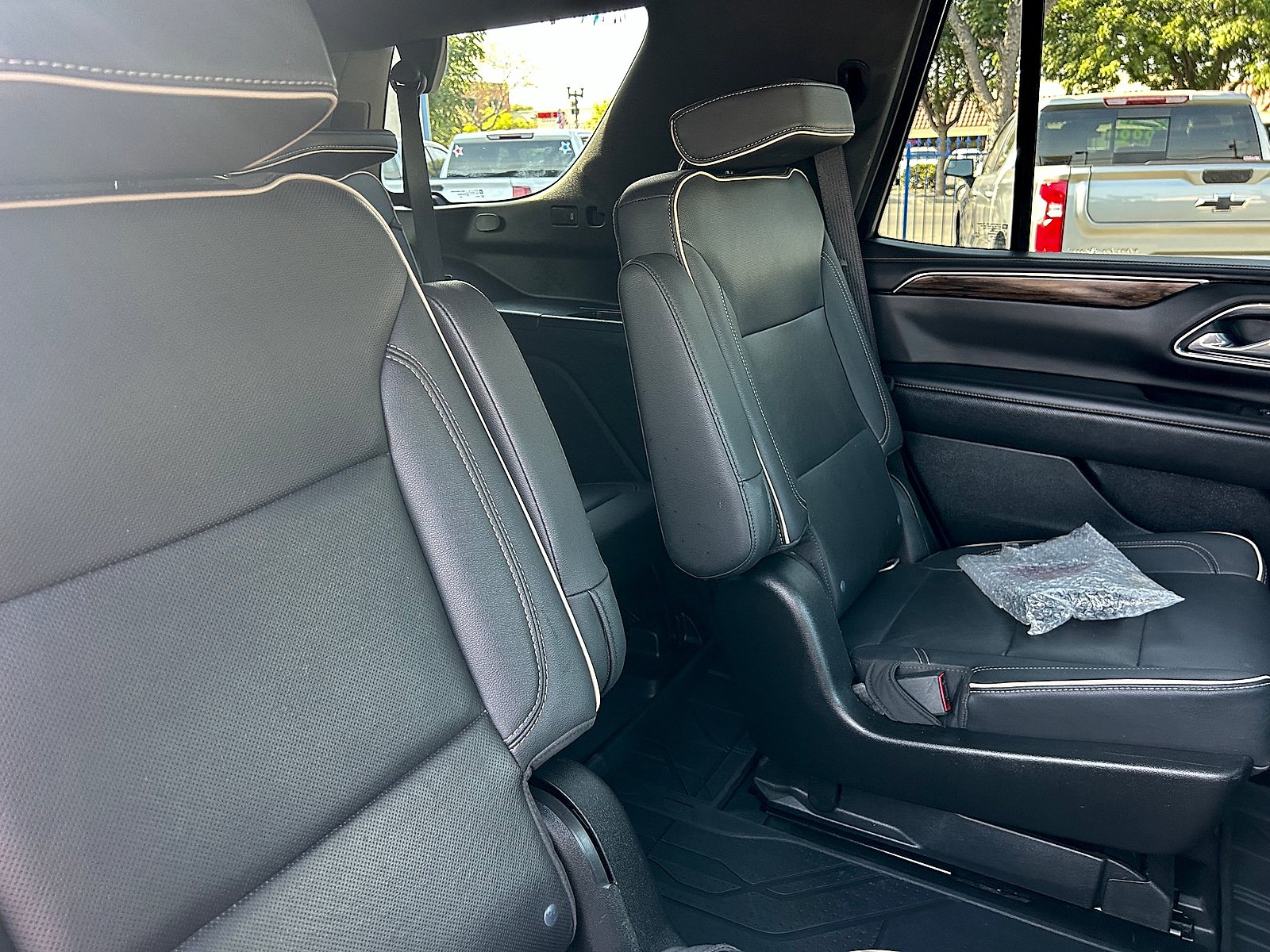 Used 2021 Chevrolet Tahoe Premier w/ Premium Package RWD image 37
