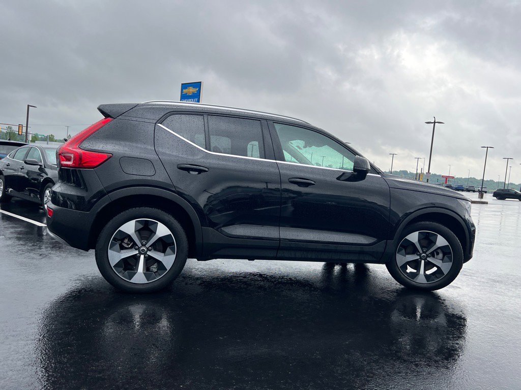 Used 2025 Volvo XC40 B5 Plus image 35