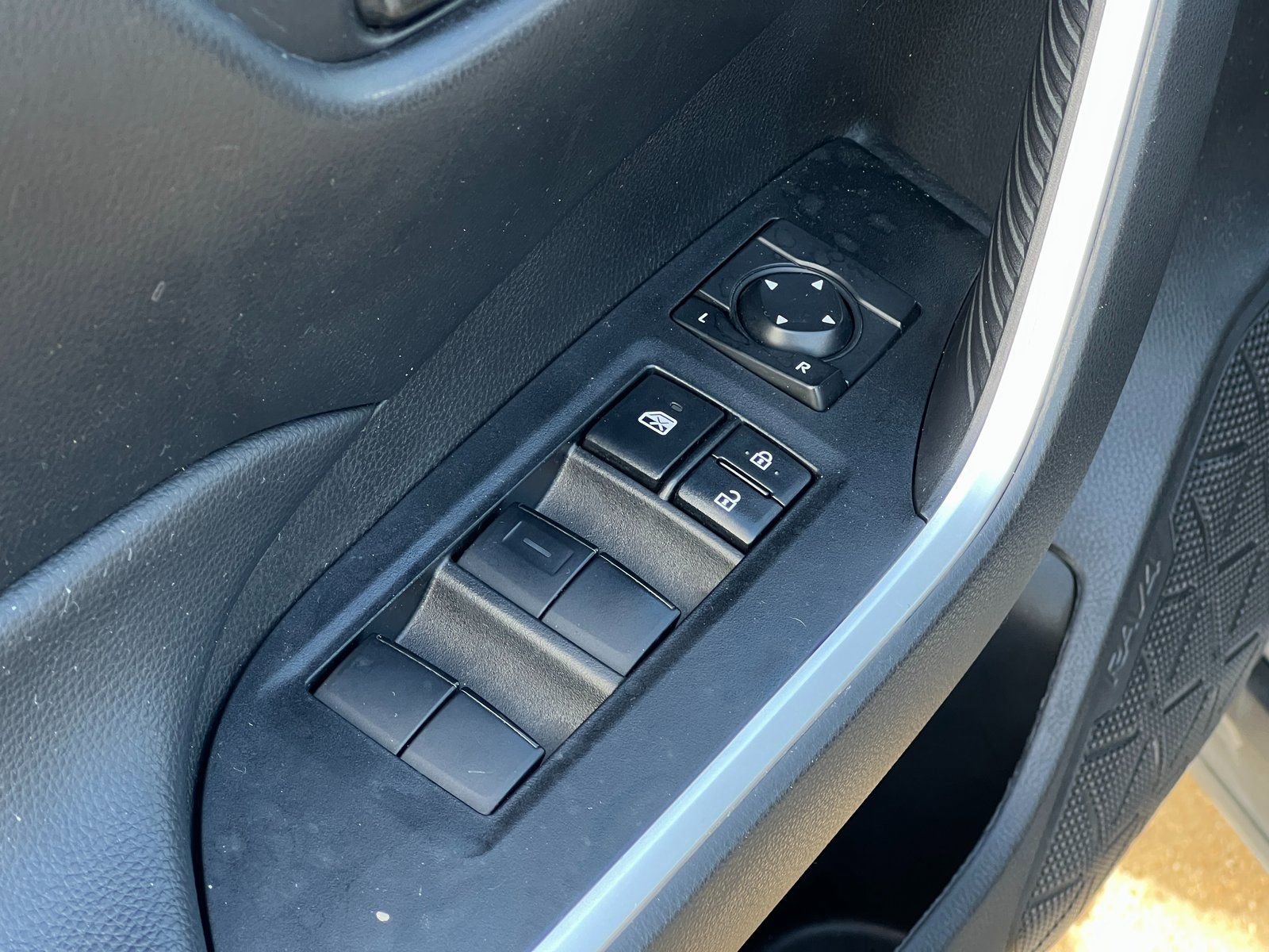 Used 2024 Toyota RAV4 LE image 24