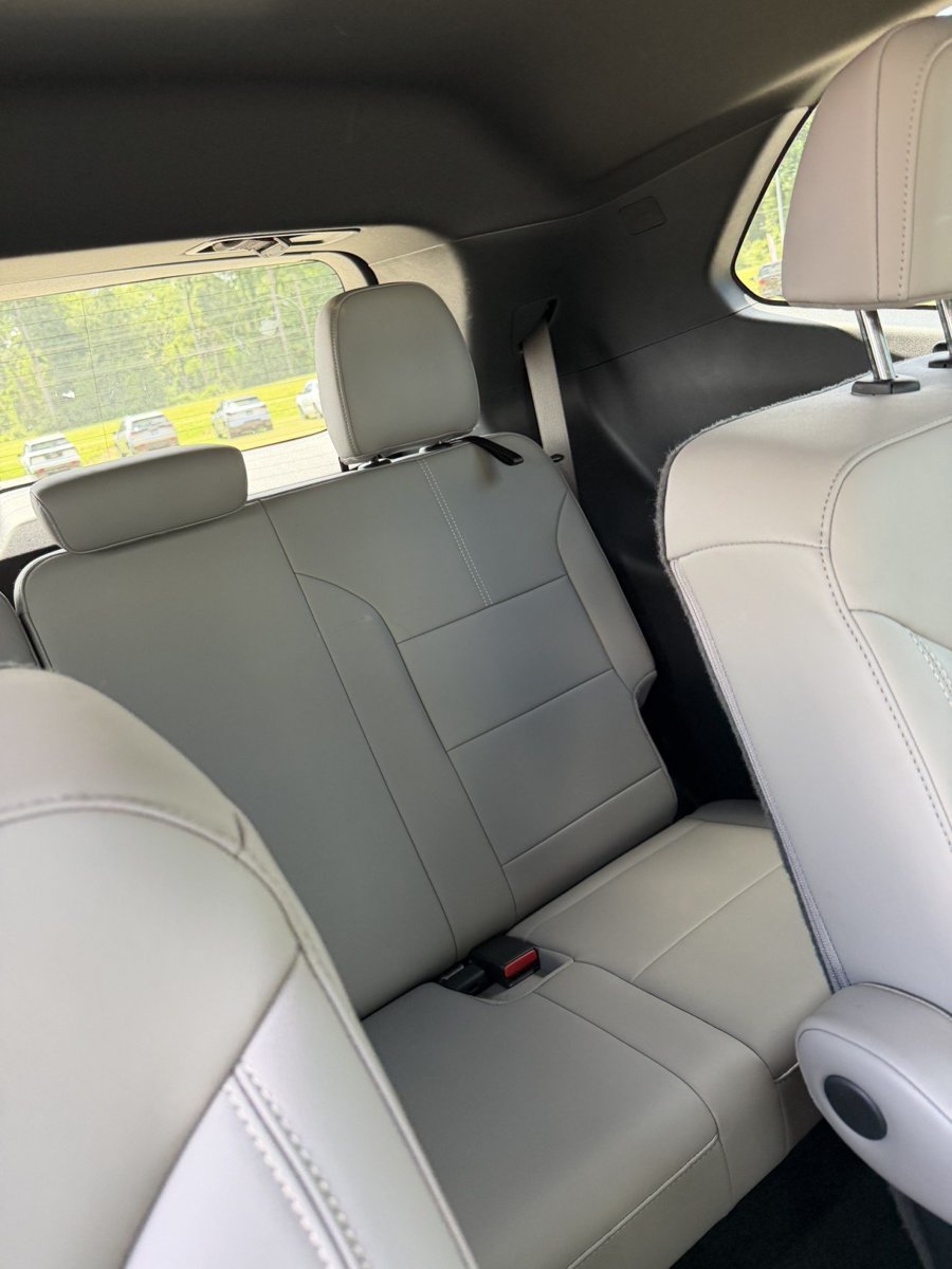 Used 2024 GMC Acadia Elevation w/ Luxury Package FWD image 7