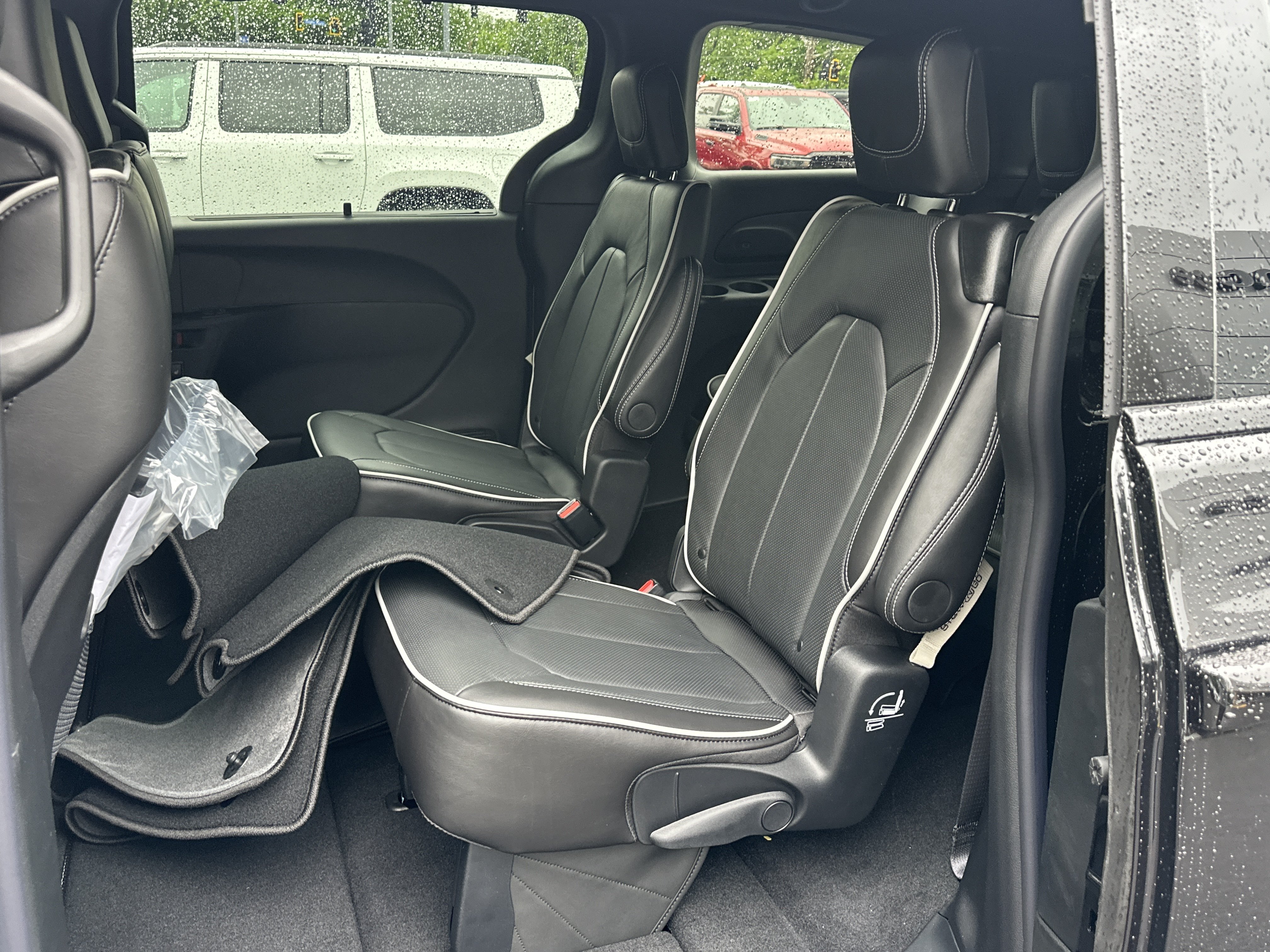 New 2027 Chrysler Pacifica Limited FWD image 29
