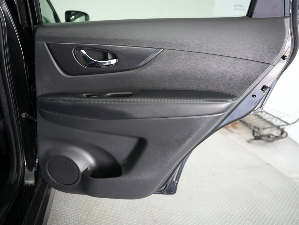 Used 2020 Nissan Rogue SV FWD image 33