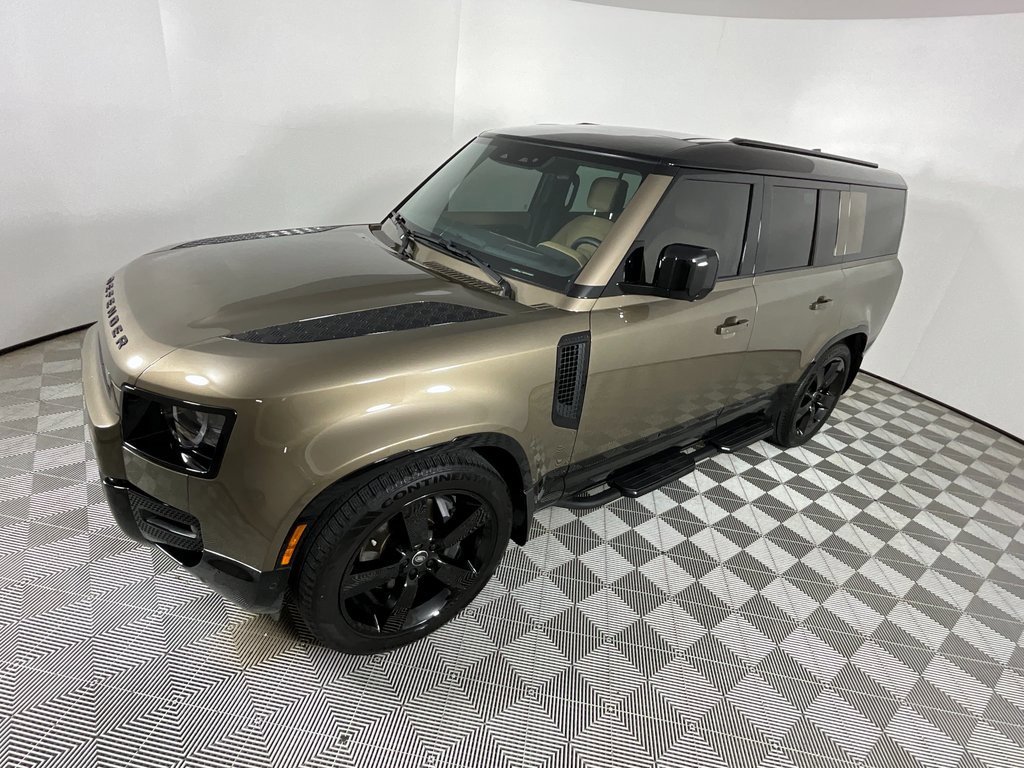 Used 2025 Land Rover Defender 130 X-Dynamic SE image 9