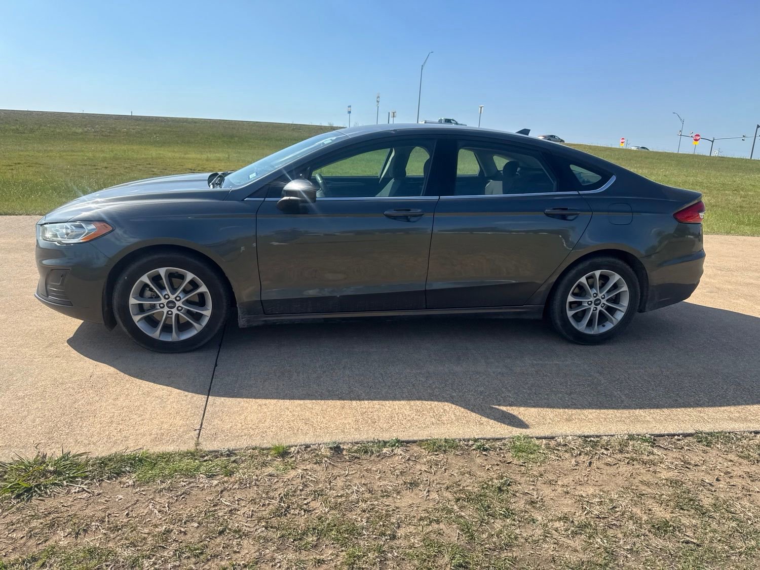 Used 2020 Ford Fusion SE FWD image 3
