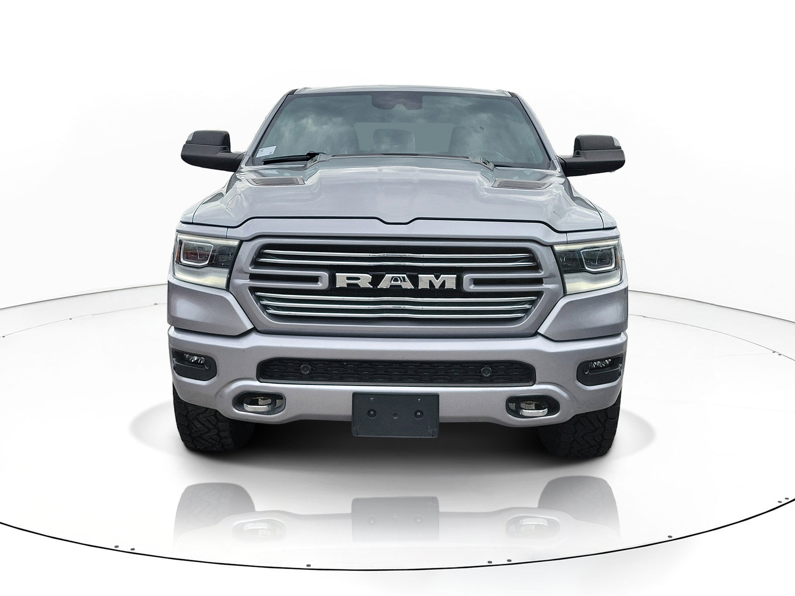 Used 2023 RAM 1500 Laramie AWD/4WD image 2