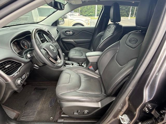 Used 2019 Jeep Cherokee Overland AWD/4WD image 12
