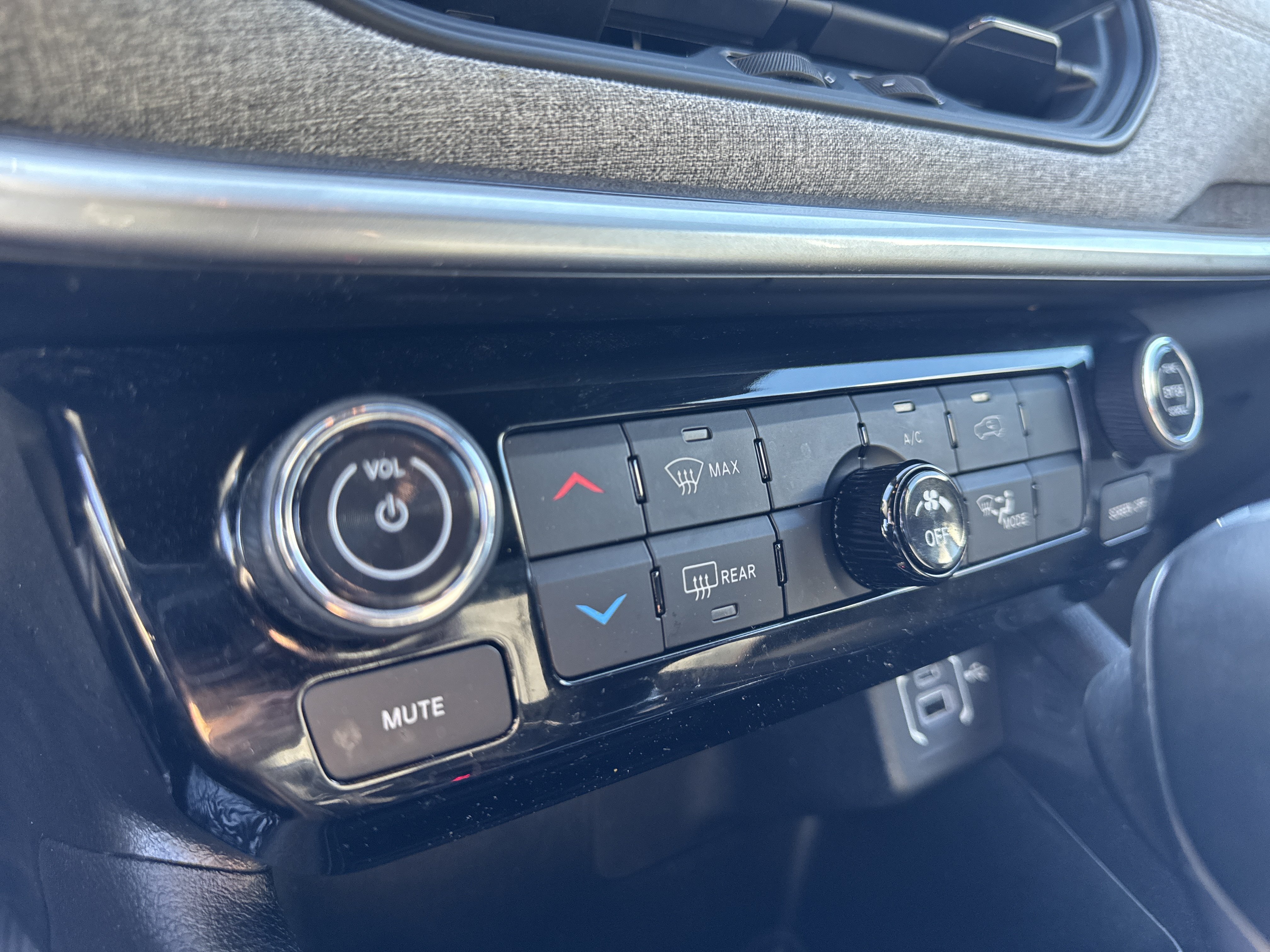 Used 2023 Jeep Compass Latitude AWD/4WD image 28