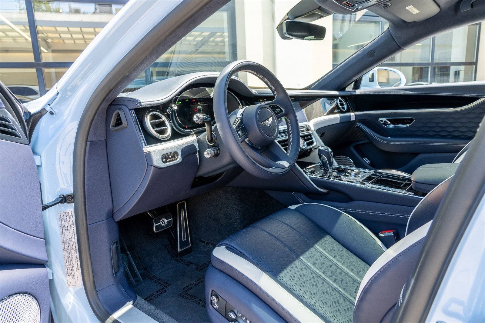 New 2025 Bentley Flying Spur Plug-In Hybrid image 2