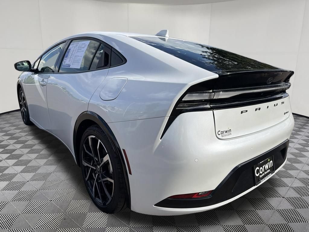 Used 2025 Toyota Prius Plug-In Hybrid FWD image 5