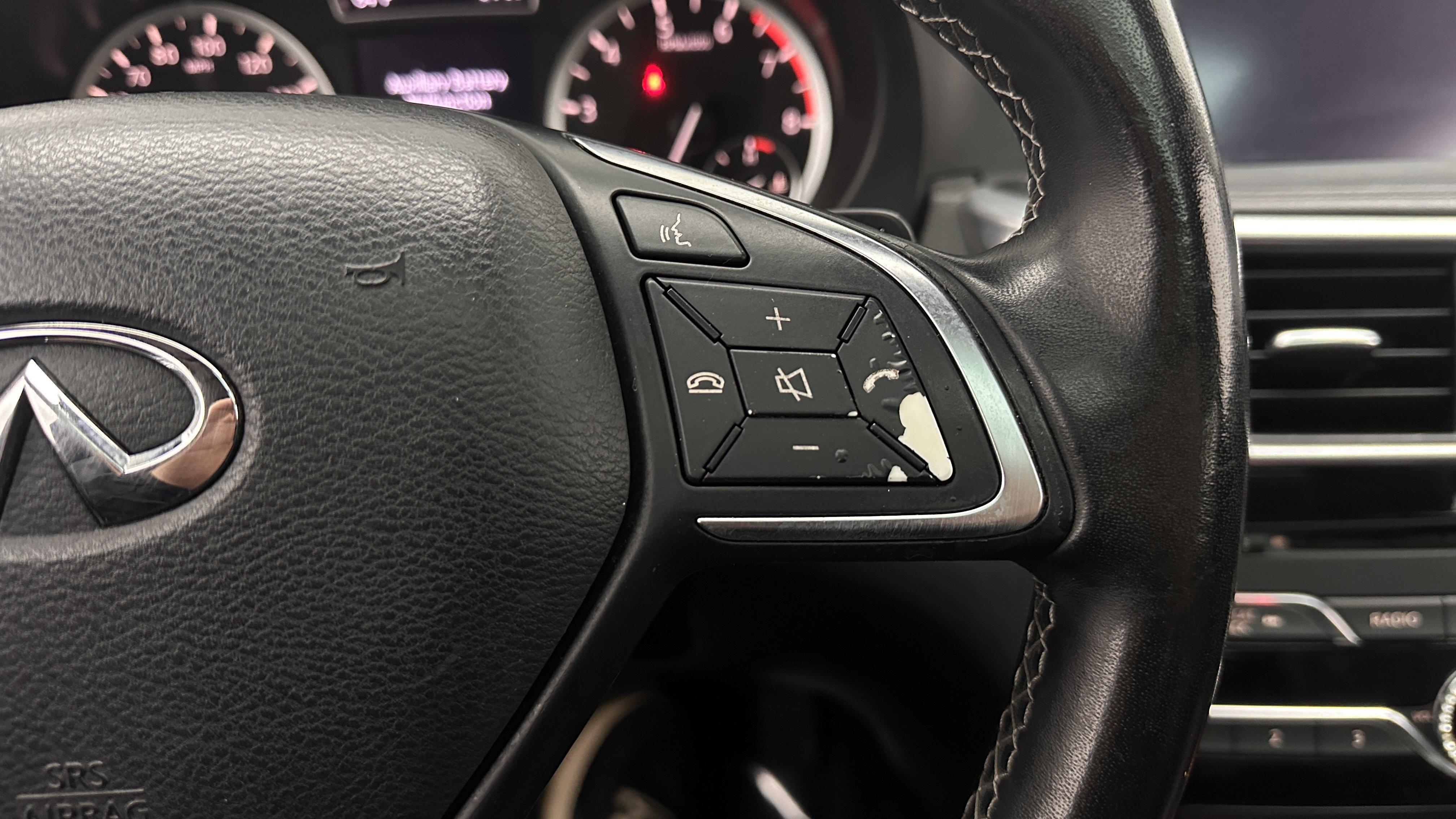 Used 2018 INFINITI QX30 Premium FWD image 18