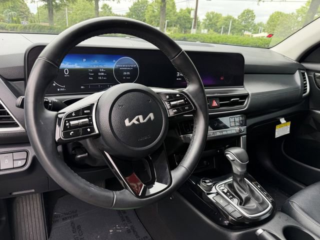 Certified 2025 Kia Seltos EX w/ EX Sunroof Package FWD image 13