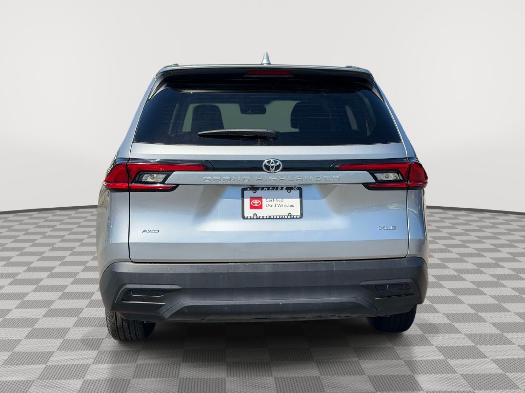 Used 2025 Toyota Grand Highlander AWD image 4