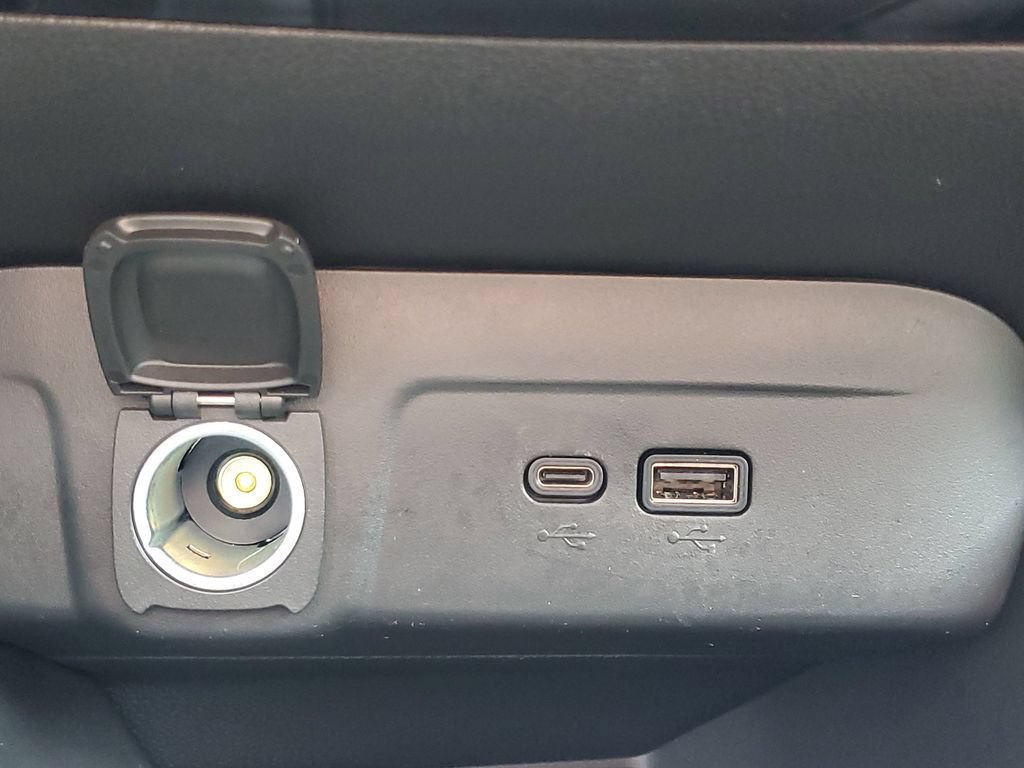 Used 2025 Chevrolet Trax ACTIV w/ Sunroof Package FWD image 33