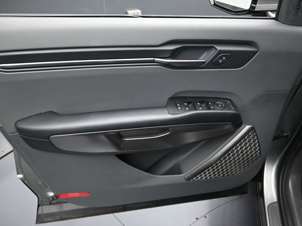 Used 2025 Kia EV9 Light image 10