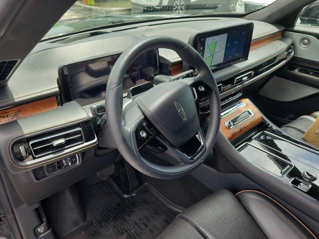 Used 2025 Lincoln Aviator Black Label AWD/4WD image 23