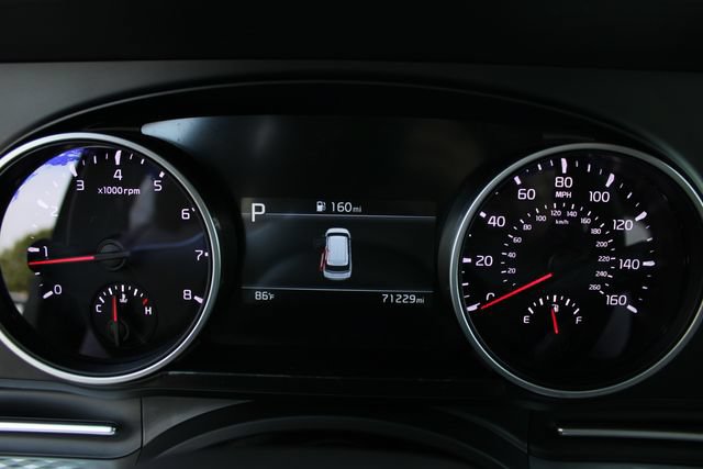 Used 2023 Kia Carnival LX FWD image 13