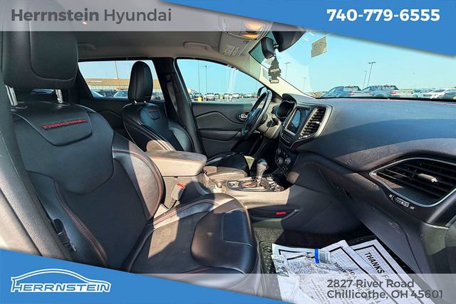 Used 2019 Jeep Cherokee Trailhawk AWD/4WD image 27