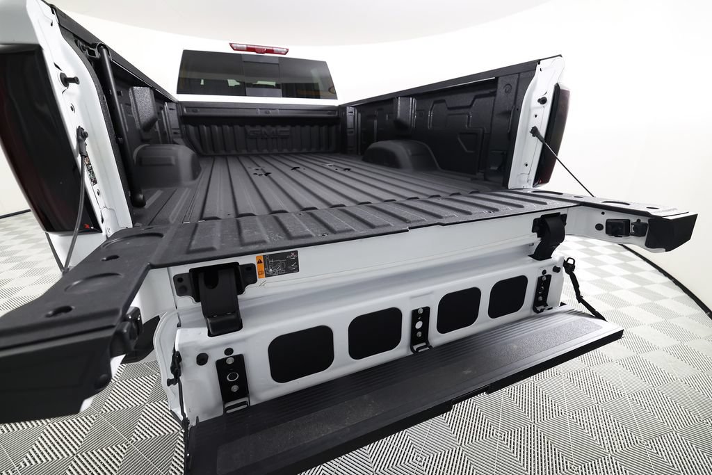 Used 2025 GMC Sierra 3500 Denali w/ Denali Reserve Package AWD/4WD image 8