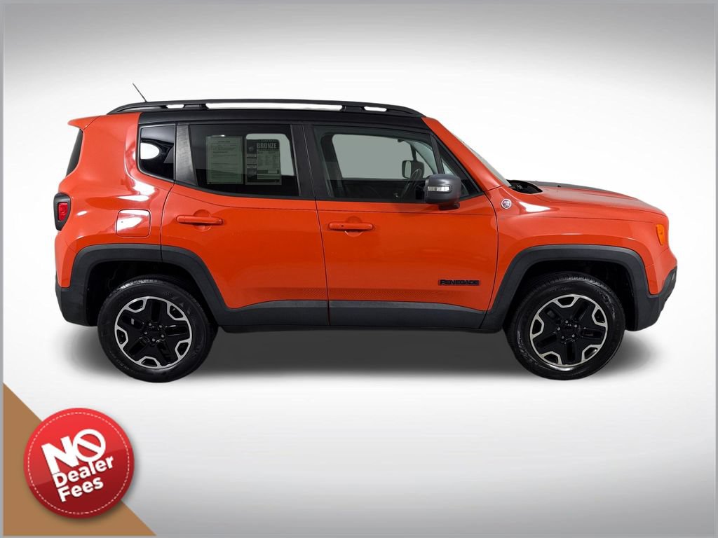 Used 2016 Jeep Renegade Trailhawk AWD/4WD image 2