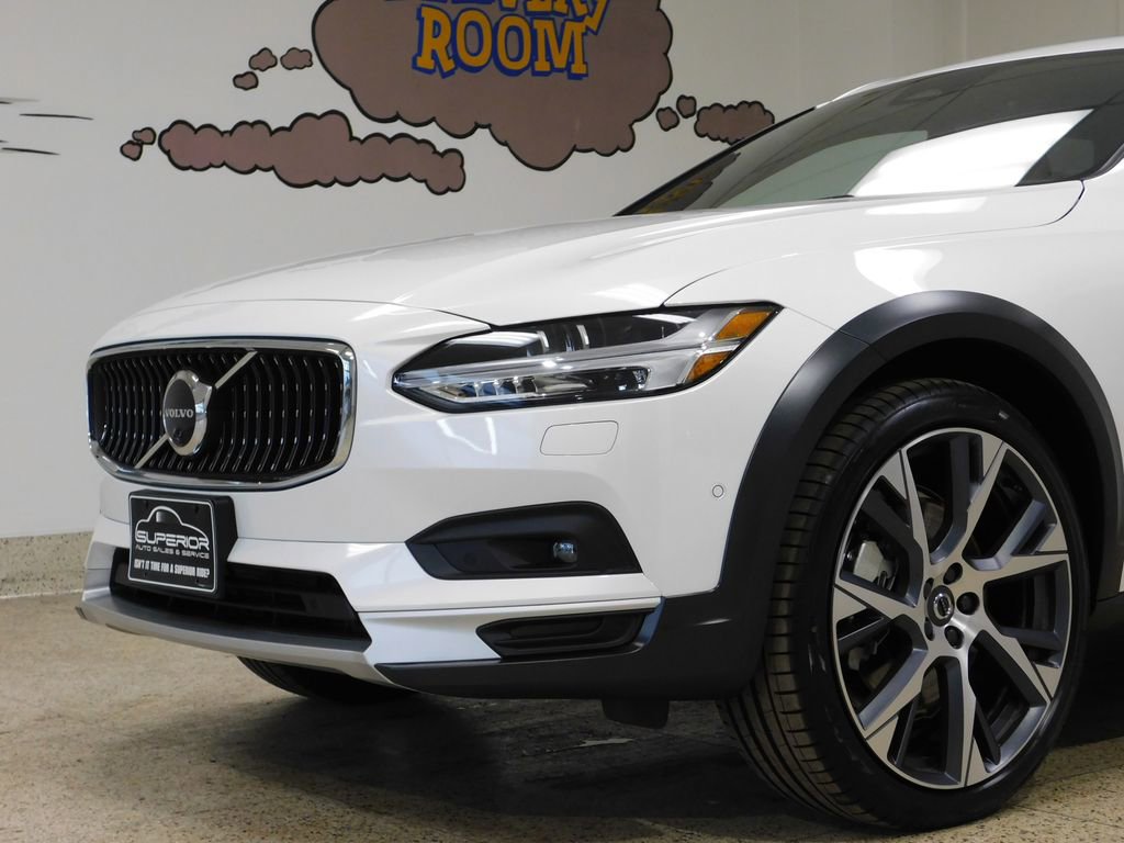 Used 2026 Volvo V90 B6 Cross Country Ultra image 17