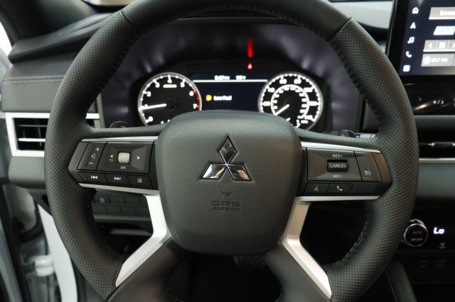 New 2026 Mitsubishi Outlander LE FWD image 8