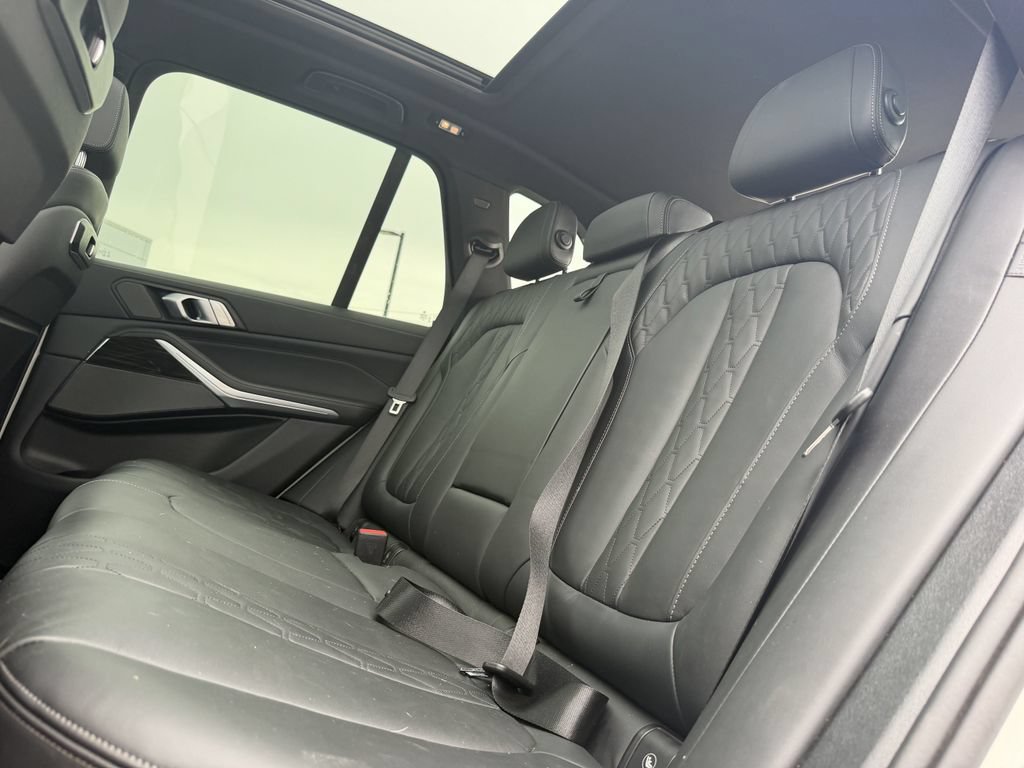 Used 2025 BMW X5 xDrive50e AWD/4WD image 23