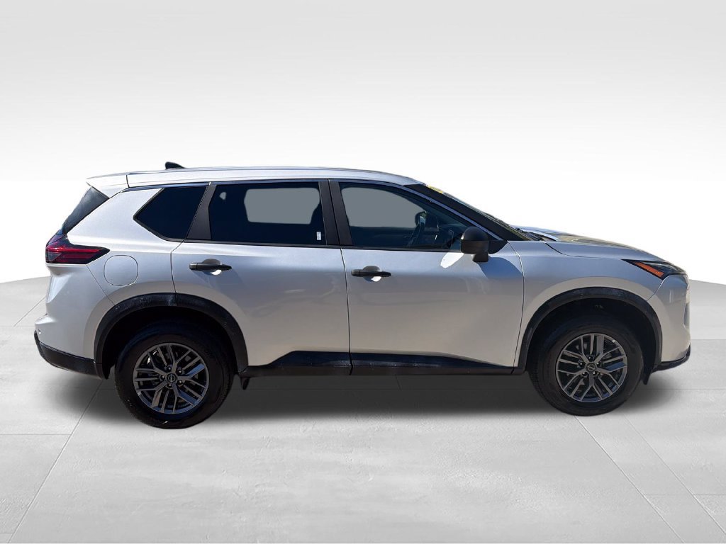 Used 2024 Nissan Rogue S AWD/4WD image 6