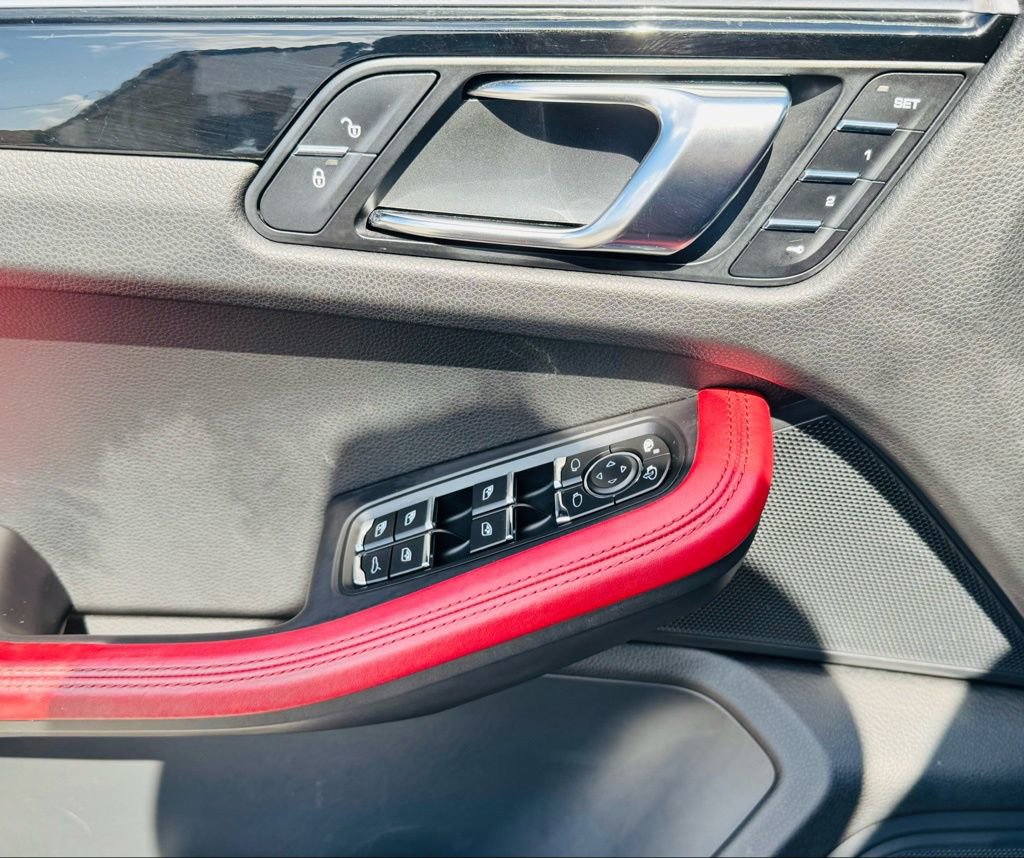 Used 2017 Porsche Macan S image 9