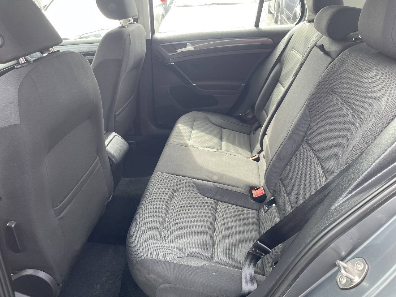 Used 2018 Volkswagen Golf S FWD image 17