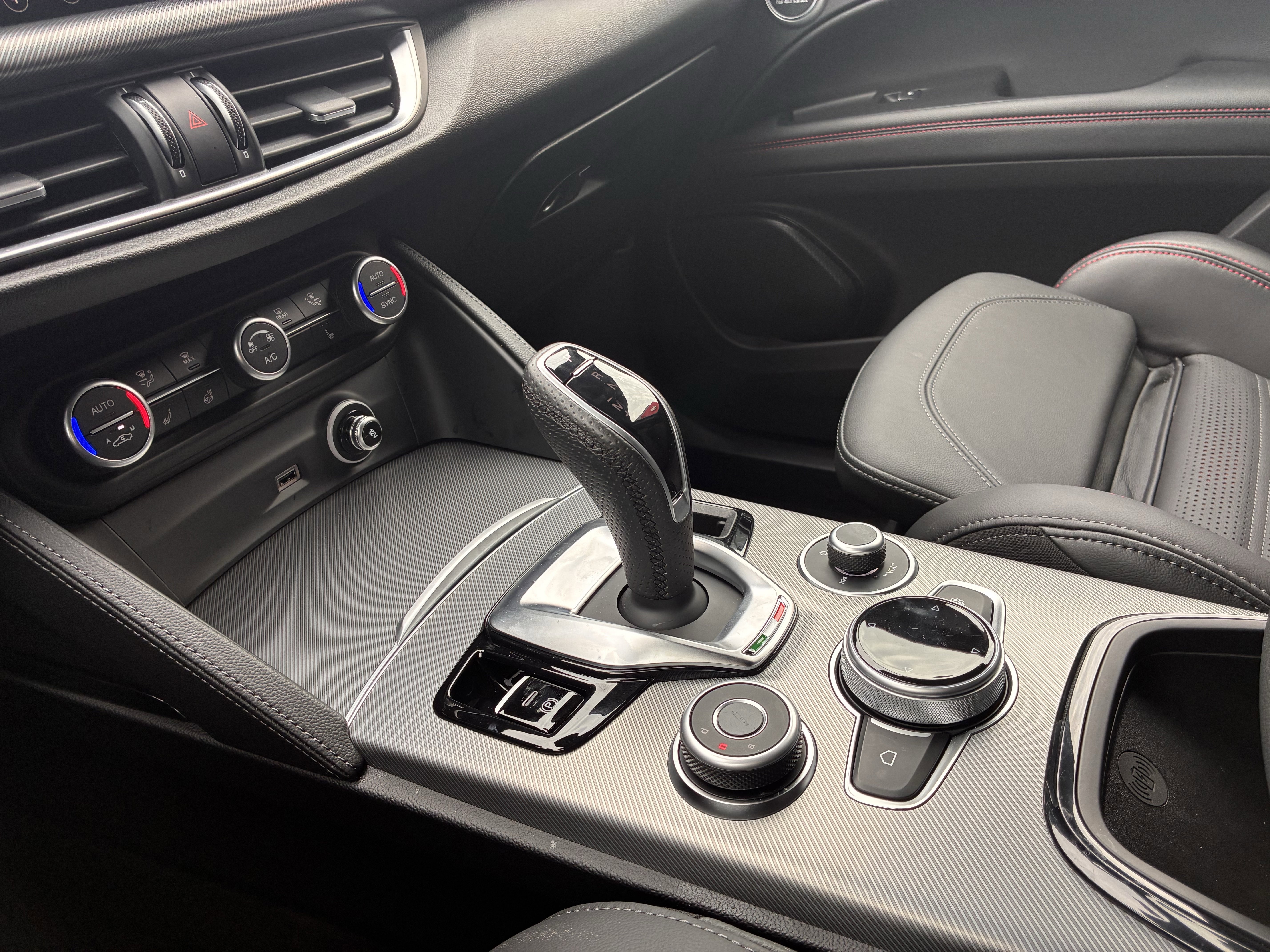 Certified 2025 Alfa Romeo Stelvio Tributo Italiano w/ Driving Assist Package image 18