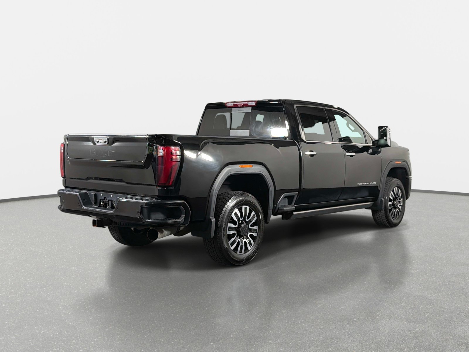 Used 2025 GMC Sierra 2500 Denali Ultimate AWD/4WD image 3