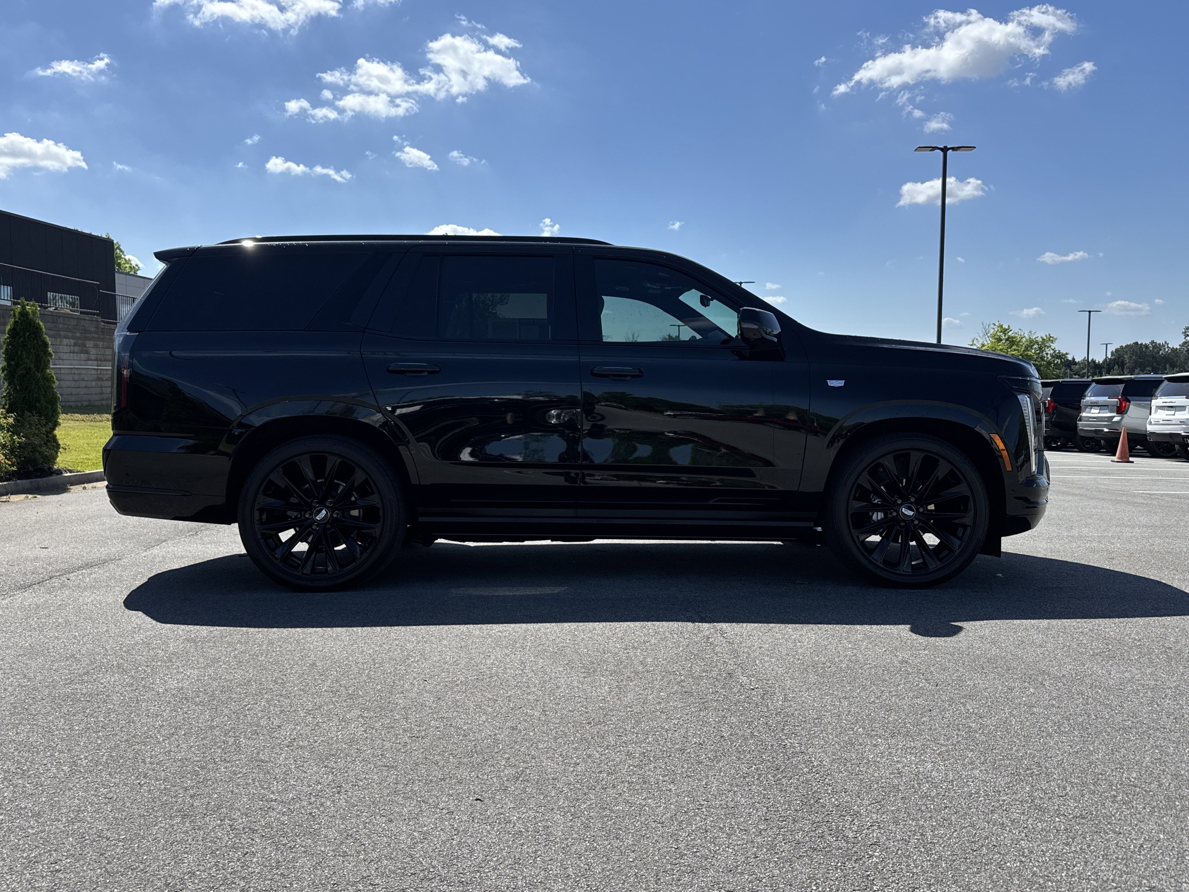Used 2025 Cadillac Escalade Sport Platinum w/ LPO, ONYX Package image 11