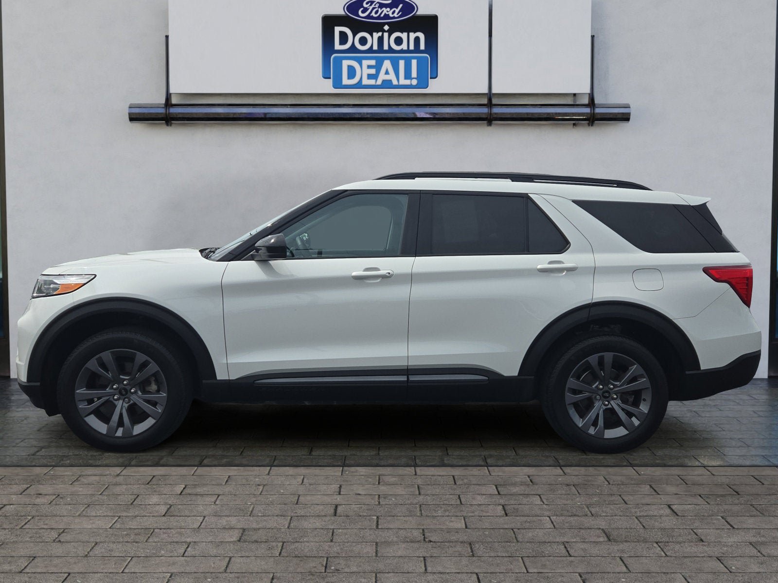 Certified 2023 Ford Explorer XLT w/ Equipment Group 202A AWD/4WD image 6