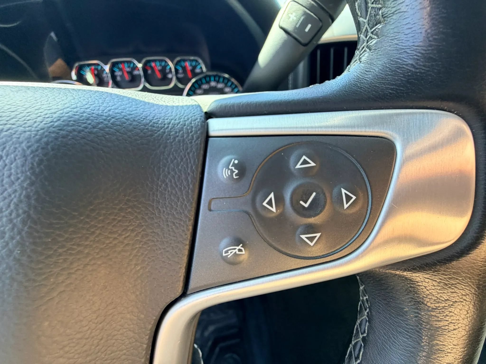 Used 2018 GMC Sierra 1500 SLT w/ SLT Premium Package AWD/4WD image 15