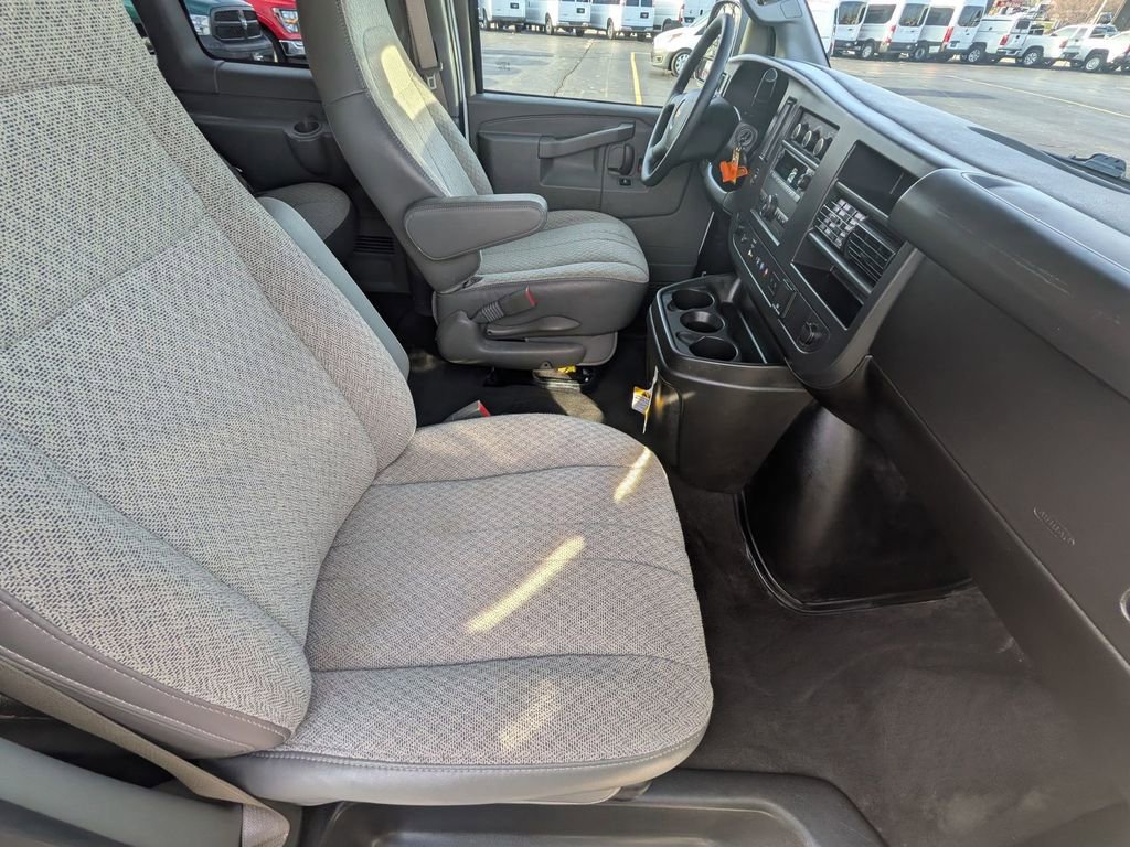 Used 2025 Chevrolet Express 3500 LT w/ LT Preferred Equipment Group RWD image 20