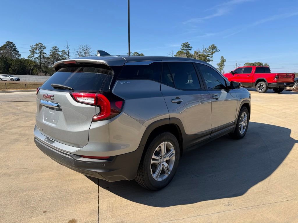 Used 2023 GMC Terrain SLE w/ LPO, Floor Liner Package image 5