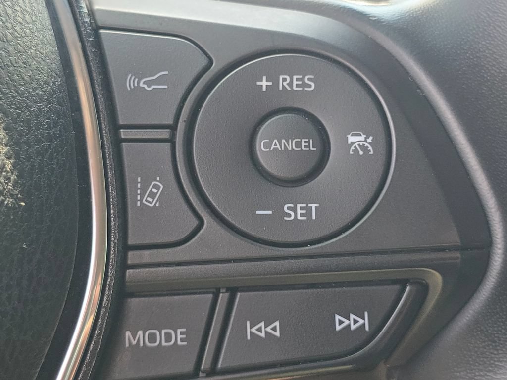 Used 2020 Toyota Camry SE FWD image 29