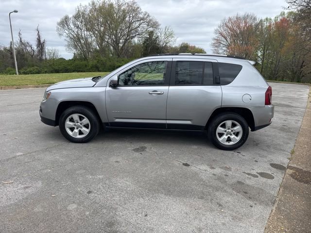 Used 2017 Jeep Compass Latitude image 4