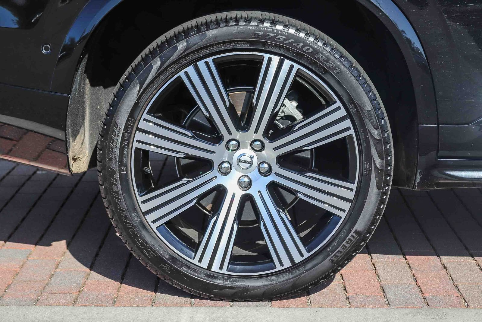 Used 2025 Volvo XC90 T8 Plus w/ Protection Package Premier AWD/4WD image 10