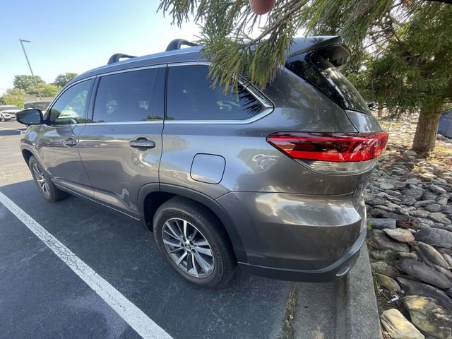 Used 2017 Toyota Highlander XLE FWD image 9