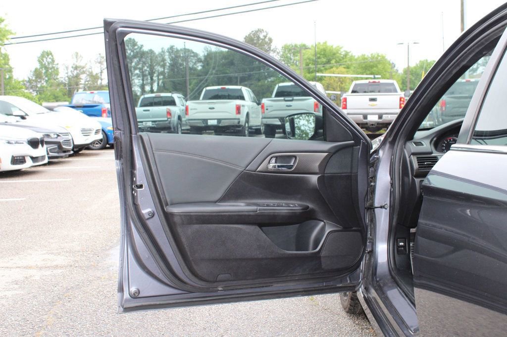 Used 2017 Honda Accord Sport image 12