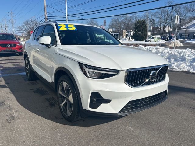 Certified 2025 Volvo XC40 B5 Plus image 6