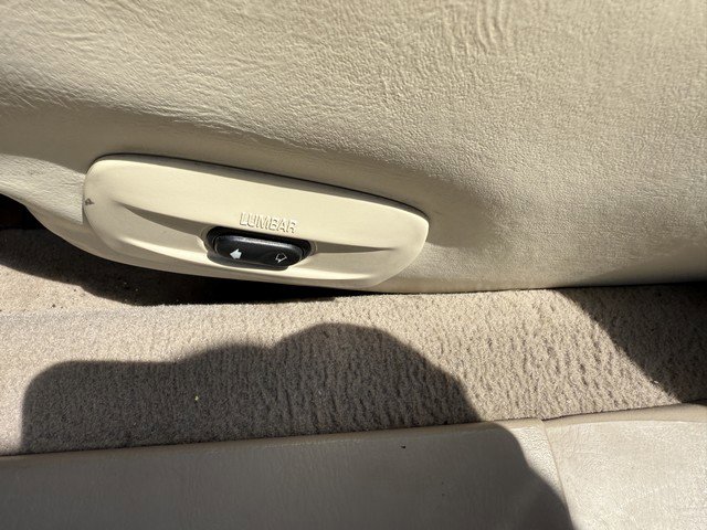 Used 2001 Lincoln Town Car Cartier image 22